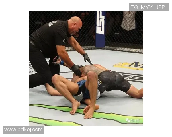 UFC飞踢对决安乔斯精彩瞬间解析与战术分析