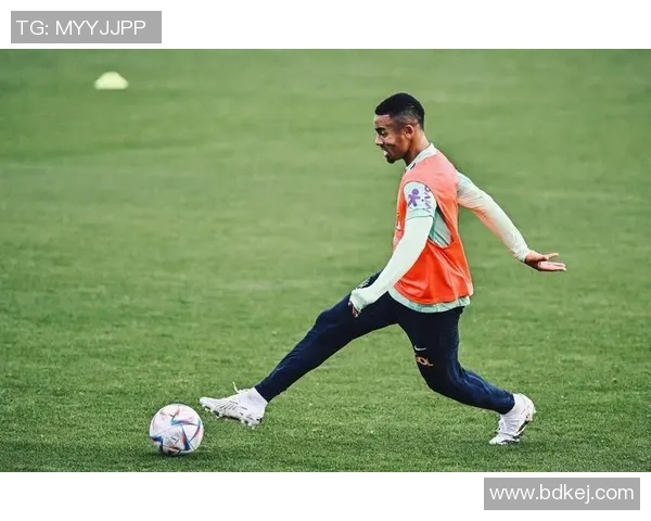 热苏斯在赛场上的华丽转身与未来发展潜力的深度分析与展望